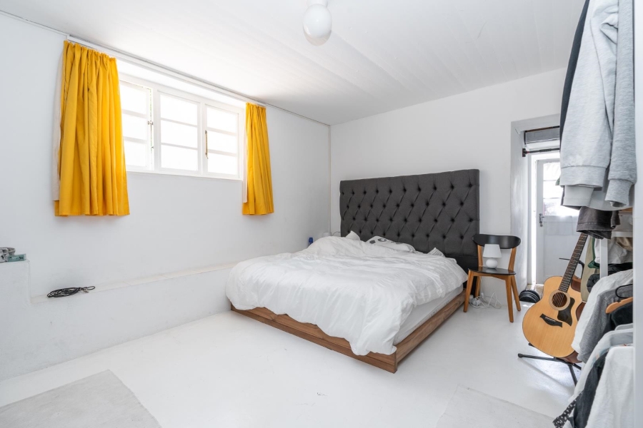 2 Bedroom Property for Sale in Vredehoek Western Cape